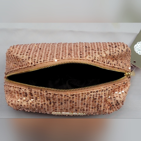 Vince Camuto  make up bag. - Picture 2 of 6